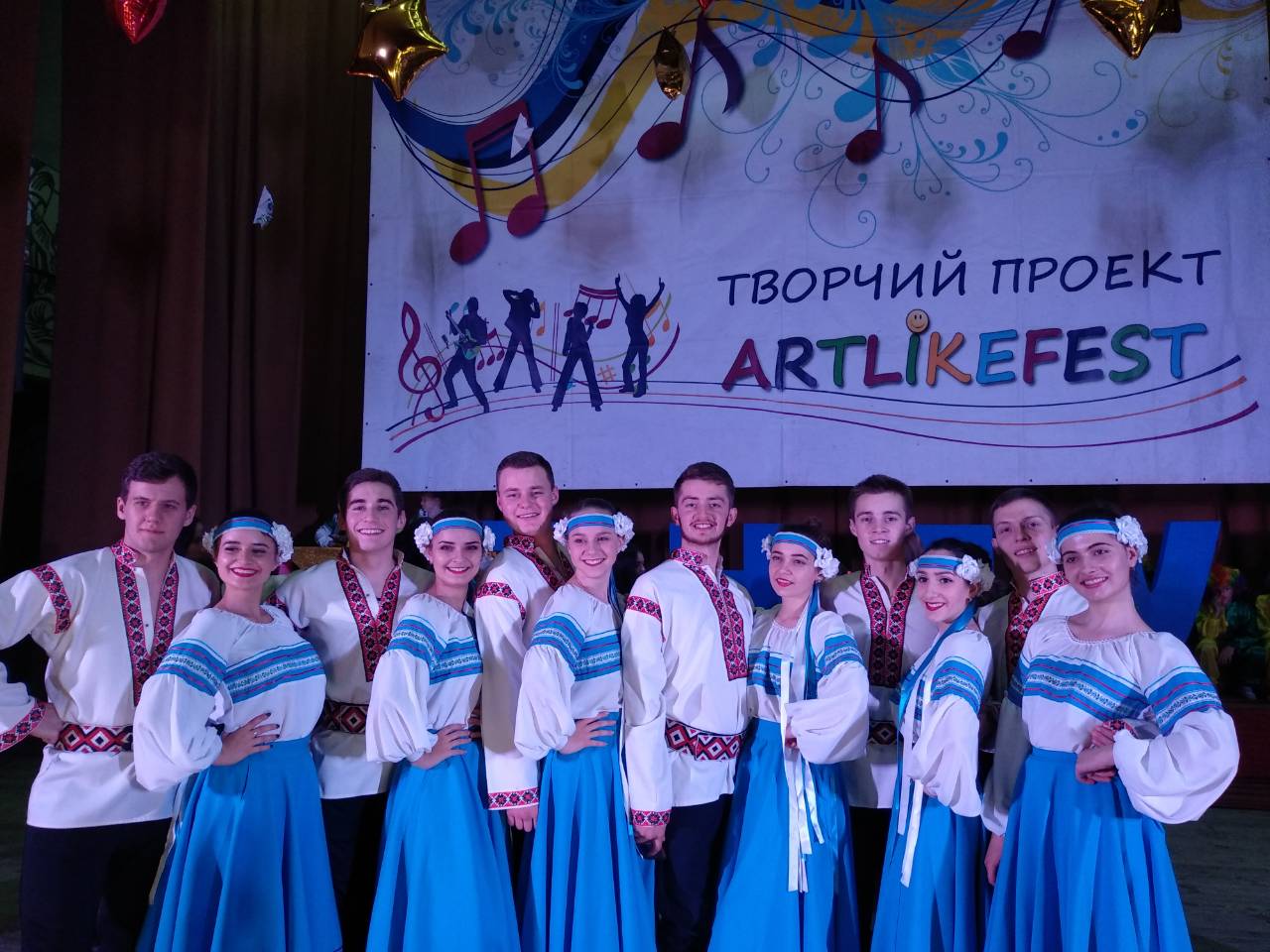 Танцювальний ансамбль Веснянка після конкурсу